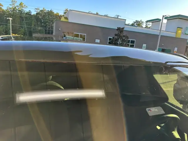 Rửa Xe Ô Tô Để Chìa Khóa Cho Thợ: Hướng Dẫn Đảm Bảo An Toàn