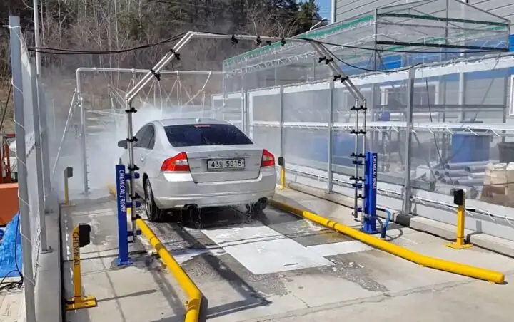 Bước 2: Làm Sạch Lazang, Hốc Bánh Và Bệ Bước