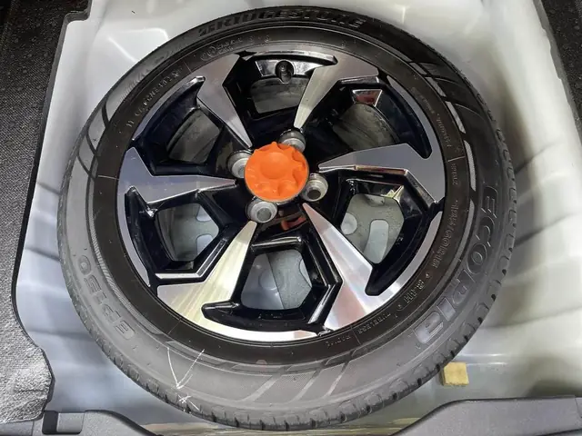 Bánh Xe Dự Phòng Nằm Dưới Đáy Cốp Gọn Gàng, Tiện Lợi