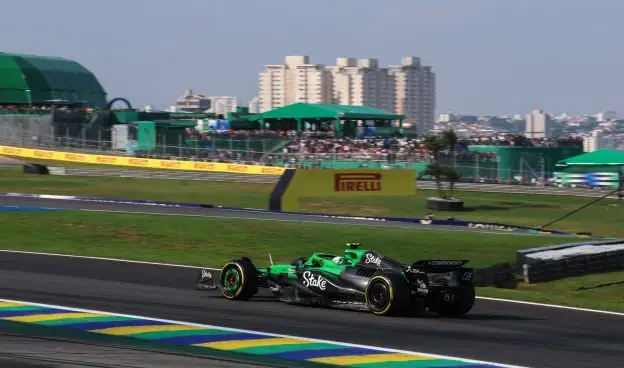 15 Sai Lầm Phổ Biến Khi Lái Xe Ô Tô & Cách Khắc Phục An Toàn