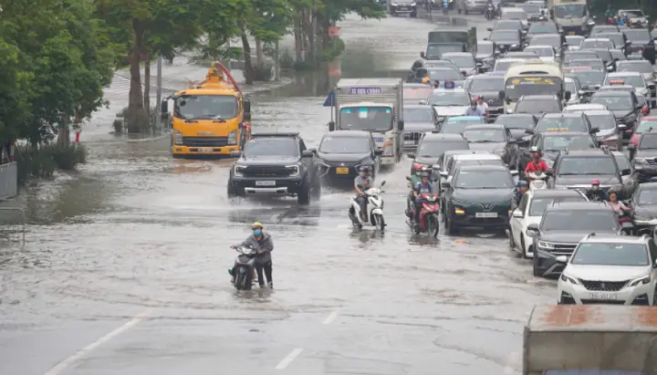 Những Sai Lầm Khi Lái Xe Đường Ngập Lụt