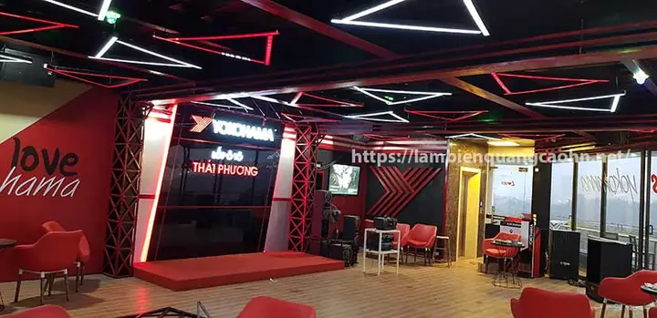 B. Kiểu Dạngbackdrop Sân Khấu: