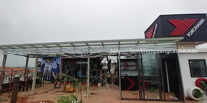 Thi Công Vách Nhôm Kính, Dựng Mái Kính Cho Showroom Trên Sân Thượng