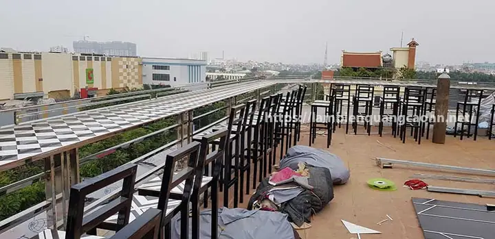 Thi Công Showroom Hạng Mục Tường, Tay Vịn Cầu Thang, Lan Can Và Ốp Đá