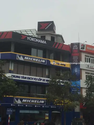 Mô Tả Bản Chất Công Việc Thi Công Showroom Tại Gara Ô Tô Này