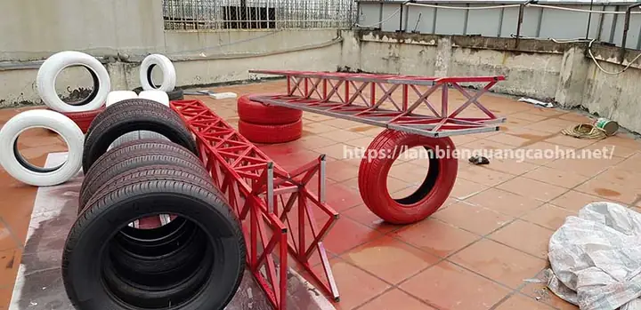 Thi Công Showroom Hạng Mục Bàn Ghế Và Quầy