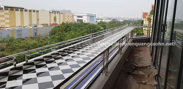 Thi Công Showroom Hạng Mục Tường, Tay Vịn Cầu Thang, Lan Can Và Ốp Đá