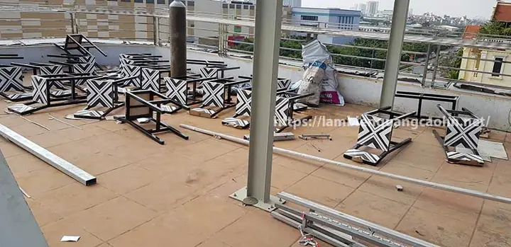 Thi Công Showroom Hạng Mục Bàn Ghế Và Quầy