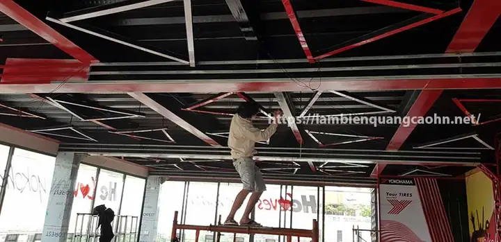 Thi Công Showroom Hạng Mục Đèn, Trần Nhà, Ốp Cột