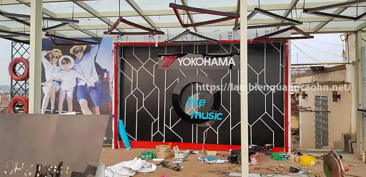 B. Kiểu Dạngbackdrop Sân Khấu: