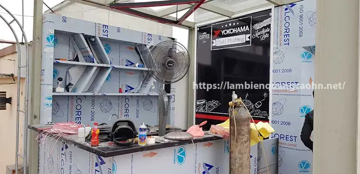 Thi Công Showroom Hạng Mục Bàn Ghế Và Quầy