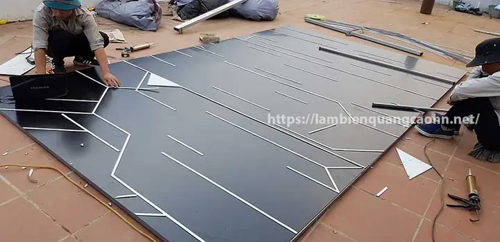 B. Kiểu Dạngbackdrop Sân Khấu: