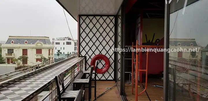 A. Kiểu Backdrop Thường: