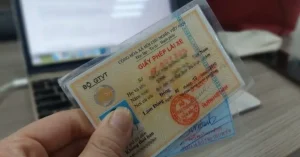 Sử Dụng Bằng Lái Xe Ô Tô Bị Tẩy Xóa: Mức Phạt & Quy Định