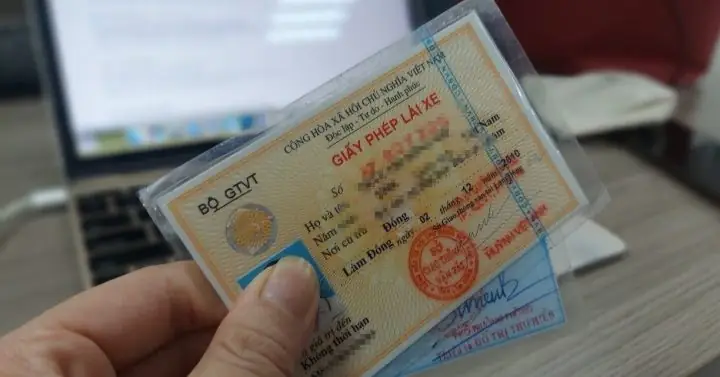 Sử Dụng Bằng Lái Xe Ô Tô Bị Tẩy Xóa: Mức Phạt & Quy Định