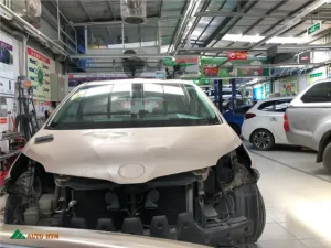 Dịch Vụ Sơn Xe Ô Tô Toyota Sienna Minivan Màu Vàng Cát