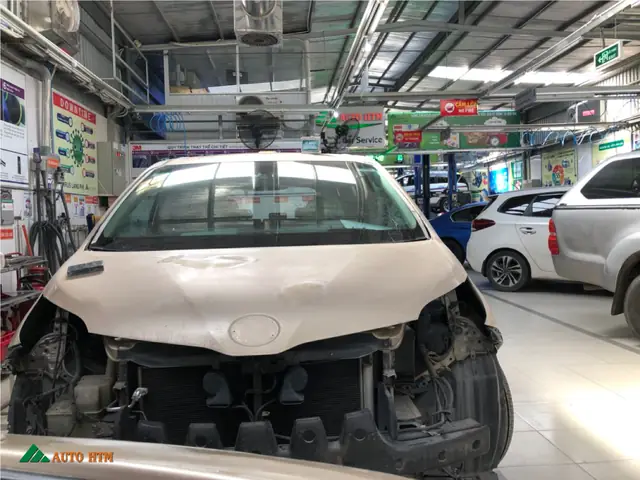 Dịch Vụ Sơn Xe Ô Tô Toyota Sienna Minivan Màu Vàng Cát