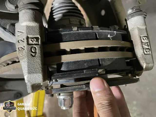 Kiểm Tra Và Bảo Dưỡng Phanh Bốn Bánh Trên Toyota Altis