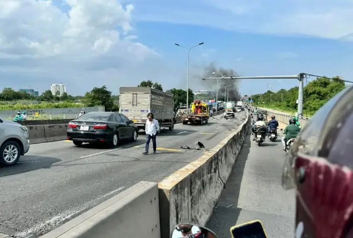 Tai Nạn Cháy Xe Ô Tô