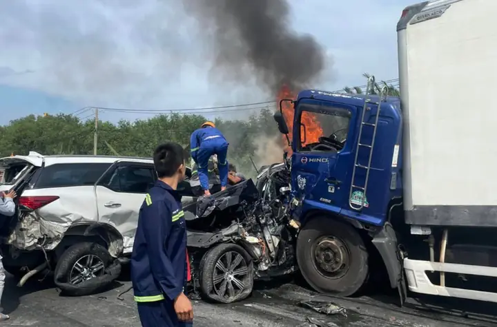 Tai Nạn Cháy Xe Ô Tô