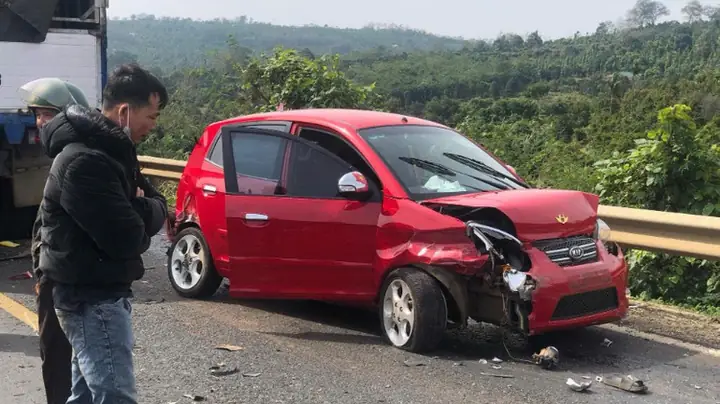 Xe Ô-tô Con Bị Hư Hỏng.