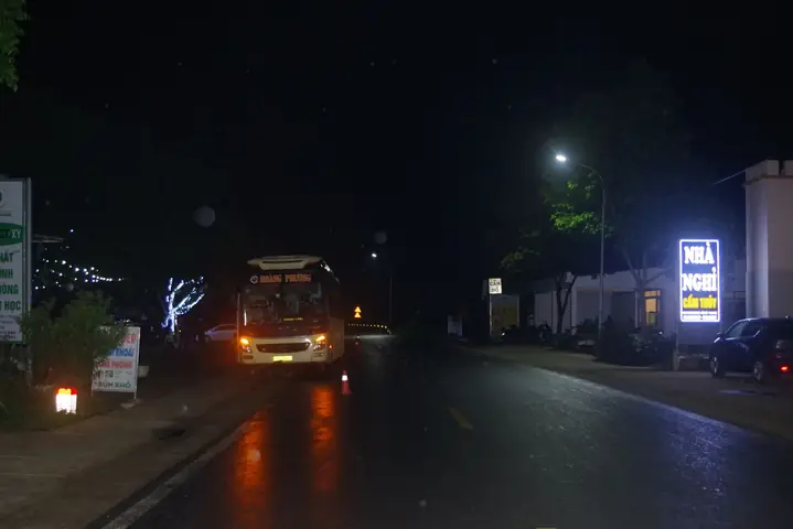 Thanh Hoá: 01 Cháu Bé Bị Thương Do Va Chạm Với Xe Ô Tô Khách Khi Điều Khiển Xe Đạp Qua Đường Quốc Lộ. Thanh Hoá: 01 Cháu Bé Bị Thương Do Va Chạm Với Xe Ô Tô Khách Khi Điều Khiển Xe Đạp Qua Đường Quốc Lộ.