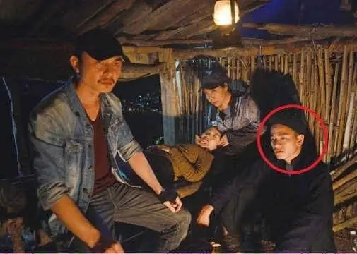 (kiemsat.vn)– Xuất Hiện Trên Một Số Bộ Phim Truyền Hình, Thường Xuyên Khoe Tiền Tỷ, Xe Xịn, Chụp Ảnh Chung Nhiều Diễn Viên Nổi Tiếng … Tên Trộm Nguyễn Duy Linh Luôn Biết Đánh Bóng Tên Tuổi Của Mình Trước Khi Thực Hiện Bất Thành Hành Vi Trộm Siêu Xe, Biển Đẹp Ranger Rover Tại Hà Nội Đêm 28/4.