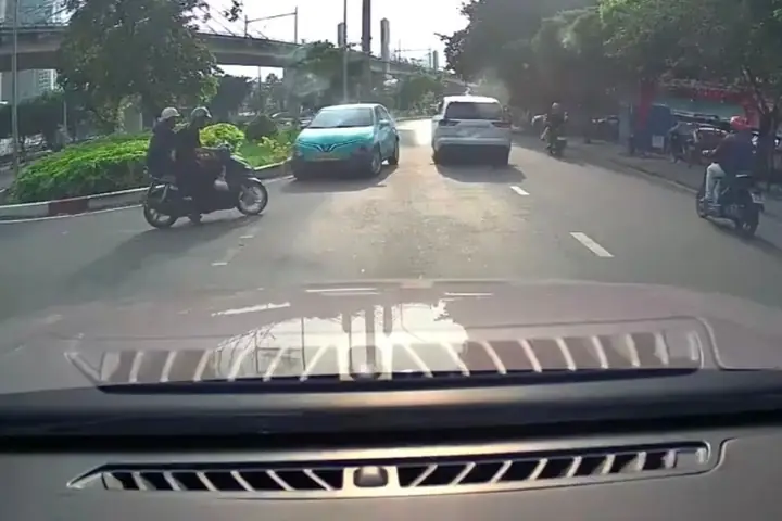 Tai Xe Taxi Cong Nghe Di Nguoc Chieu Bi Phat 19 Trieu Dong Hinh Anh