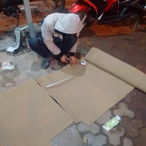 Cắt Thảm Cao Su Ô Tô Lấy Ngay Tại Cửa Hàng