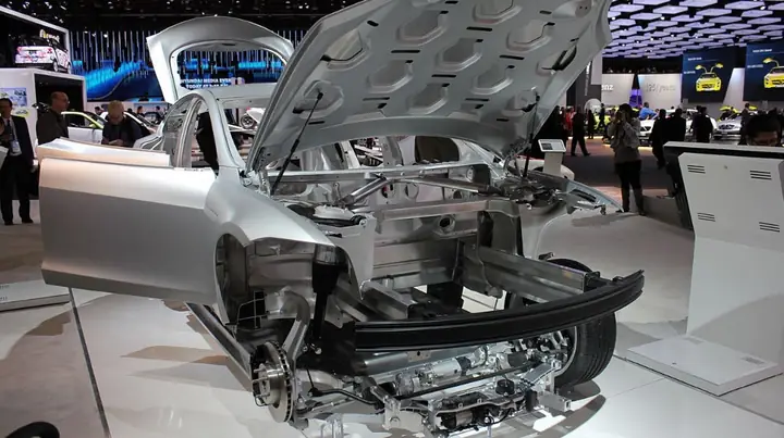 Tìm Hiểu Thân Vỏ Ô Tô Làm Bằng Gì?