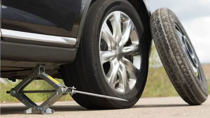 Cach Tu Thay Lop Xe O To