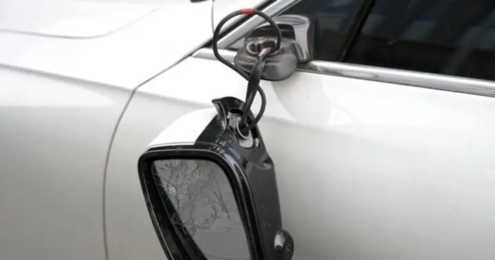 Cách Tháo Gương Ô Tô Tại Nhà Đơn Giản Nhất