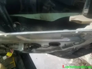Thay Chuột Cửa Xe Ô Tô: Dấu Hiệu, Quy Trình Và Chi Phí Sửa Chữa