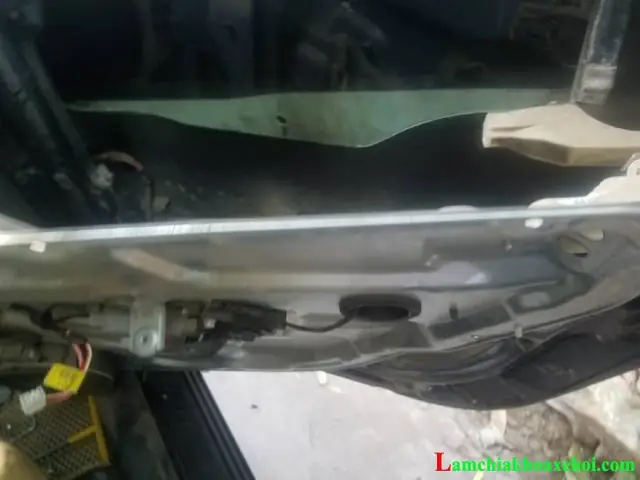 Thay Chuột Cửa Xe Ô Tô: Dấu Hiệu, Quy Trình Và Chi Phí Sửa Chữa