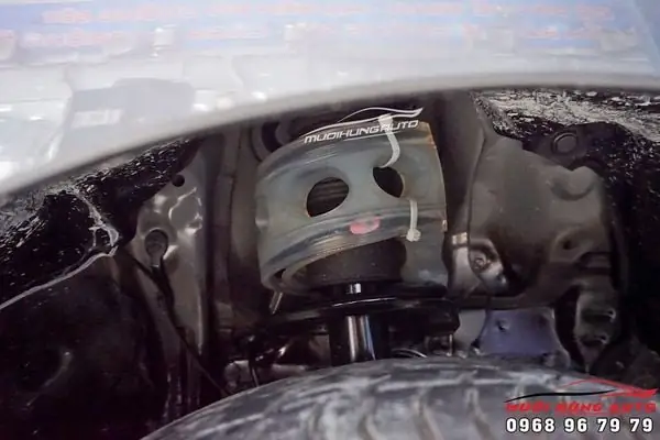 Gắn Bộ Đệm Giảm Chấn Cao Cấp Cho Xe Toyota Yaris