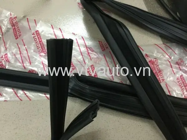 Thay Doăng Trượt Kính Xe Ô Tô