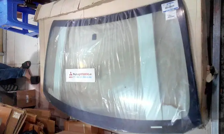 Thay Kính Chắn Gió Xe Mitsubishi Xpander