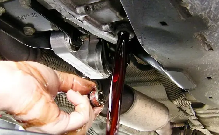 Tại Sao Nên Thay Dầu Hộp Số Xe Ô Tô?