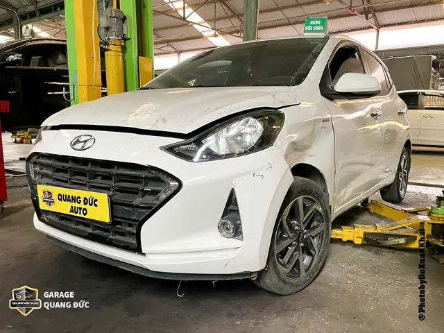 Thay Vỏ Xe Ô Tô Toyota Bị Móp