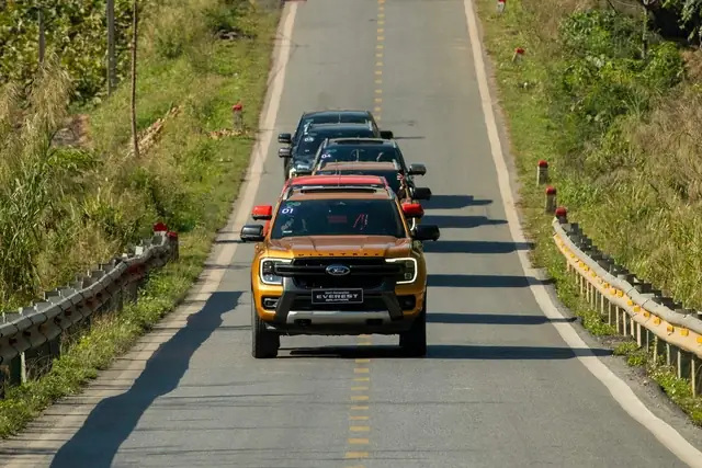 Cuộc Đua Không Cân Sức Ở Phân Khúc Xe Gầm Cao Cỡ D