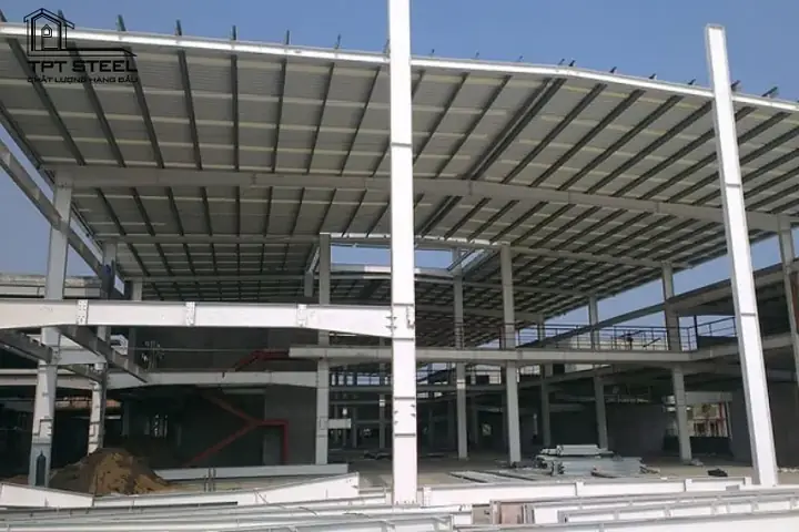 Các Loại Nhà Để Xe Ô Tô Khung Thép Phổ Biến