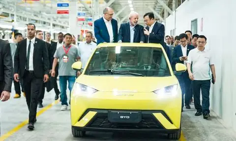 Maserati Giới Thiệu Bộ Đôi "tia Chớp" Grecale Folgore Và Grancabrio Folgore Tại Việt Nam