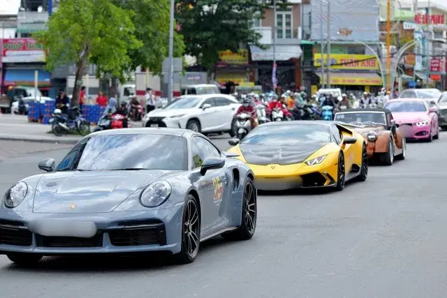 24 Chiếc Xe Điện Tesla Bị Lửa Thiêu Rụi Tại Một Đại Lý, Nghi Ngờ Do Hành Động Cố Ý Phá Hoại