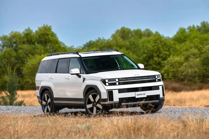 Thị Trường Ô Tô Việt Nam: Xe 7 Chỗ Ồ Ạt Giảm Giá Mạnh Trong Tháng Sáu