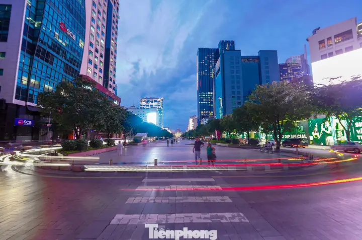 Các Loại Xe Bị Cấm Lưu Thông Vào Phần Đường Dành Cho Xe Ô Tô Trên Đường Lê Lợi (quận 1, Tphcm) Trong Thời Gian Tổ Chức “ngày Hội Văn Hóa Hữu Nghị Việt - Hàn Năm 2024". Ảnh: Phạm Nguyễn.