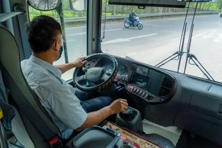 (lsvn) - Bộ Công An Đề Xuất Giữ Nguyên Quy Định Thời Gian Lái Xe Của Người Lái Xe Ô Tô Không Quá 10 Giờ Trong Một Ngày, Thay Vì Không Quá 48 Giờ Trong Một Tuần.