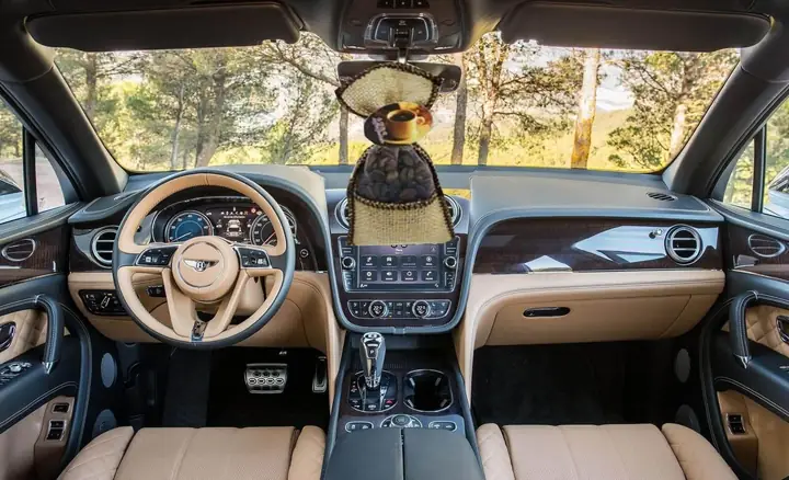 Có Nên Sử Dụng Túi Thơm Treo Xe Ô Tô Không?