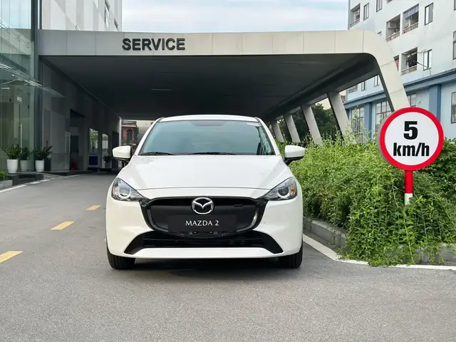 New Mazda2 1.5 At - Hình 1