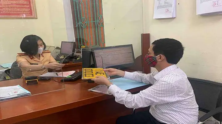 1thủ Tục Đổi Biến Xe Ô Tô Trắng Sang Vàng