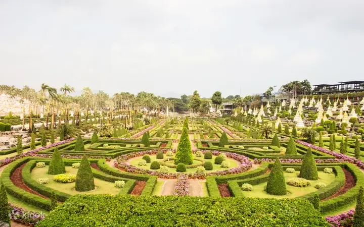 Thuê Xe Ô Tô Có Tài Xế Ở Pattaya